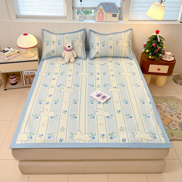 91家纺网 家纺一手货源 找家纺 安哆啦家纺 2025新款A类印花冰藤凉席针织棉牛奶丝夏被夏凉被空调被四件套 蓝条兔