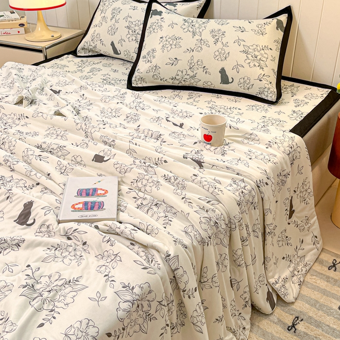 91家纺网 家纺一手货源 找家纺 安哆啦家纺 2025新款A类印花冰藤凉席针织棉牛奶丝夏被夏凉被空调被四件套 猫先生