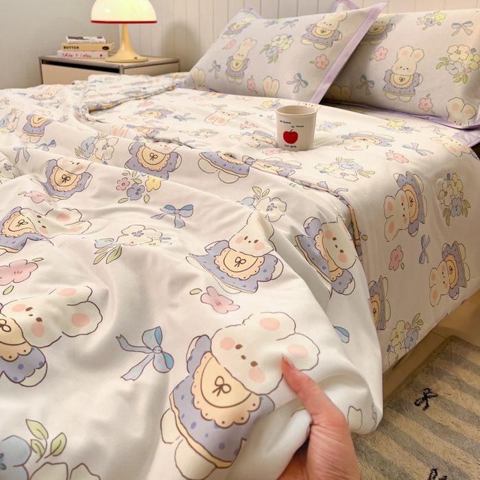 91家纺网 家纺一手货源 找家纺 安哆啦家纺 2025新款A类印花冰藤凉席针织棉牛奶丝夏被夏凉被空调被四件套 萌小兔