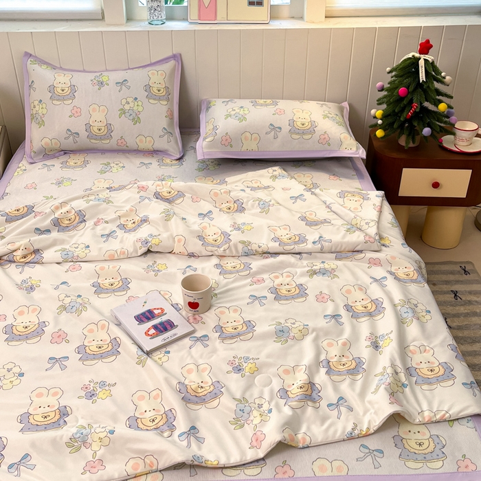 91家纺网 家纺一手货源 找家纺 安哆啦家纺 2025新款A类印花冰藤凉席针织棉牛奶丝夏被夏凉被空调被四件套 萌小兔