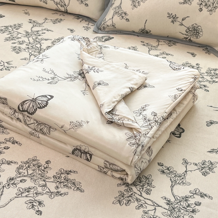 安哆啦家纺 2025新款A类印花冰藤凉席针织棉牛奶丝夏被夏凉被空调被四件套 梦蝶