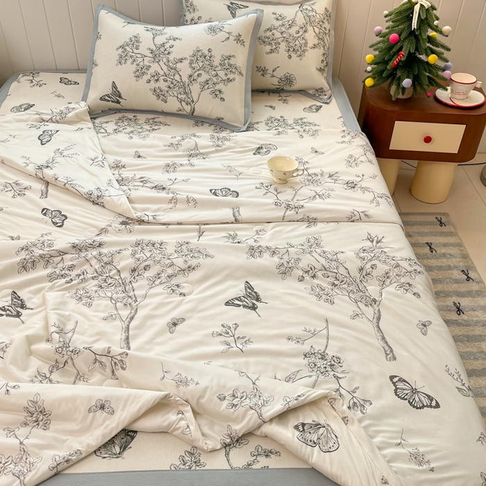 91家纺网 家纺一手货源 找家纺 安哆啦家纺 2025新款A类印花冰藤凉席针织棉牛奶丝夏被夏凉被空调被四件套 梦蝶