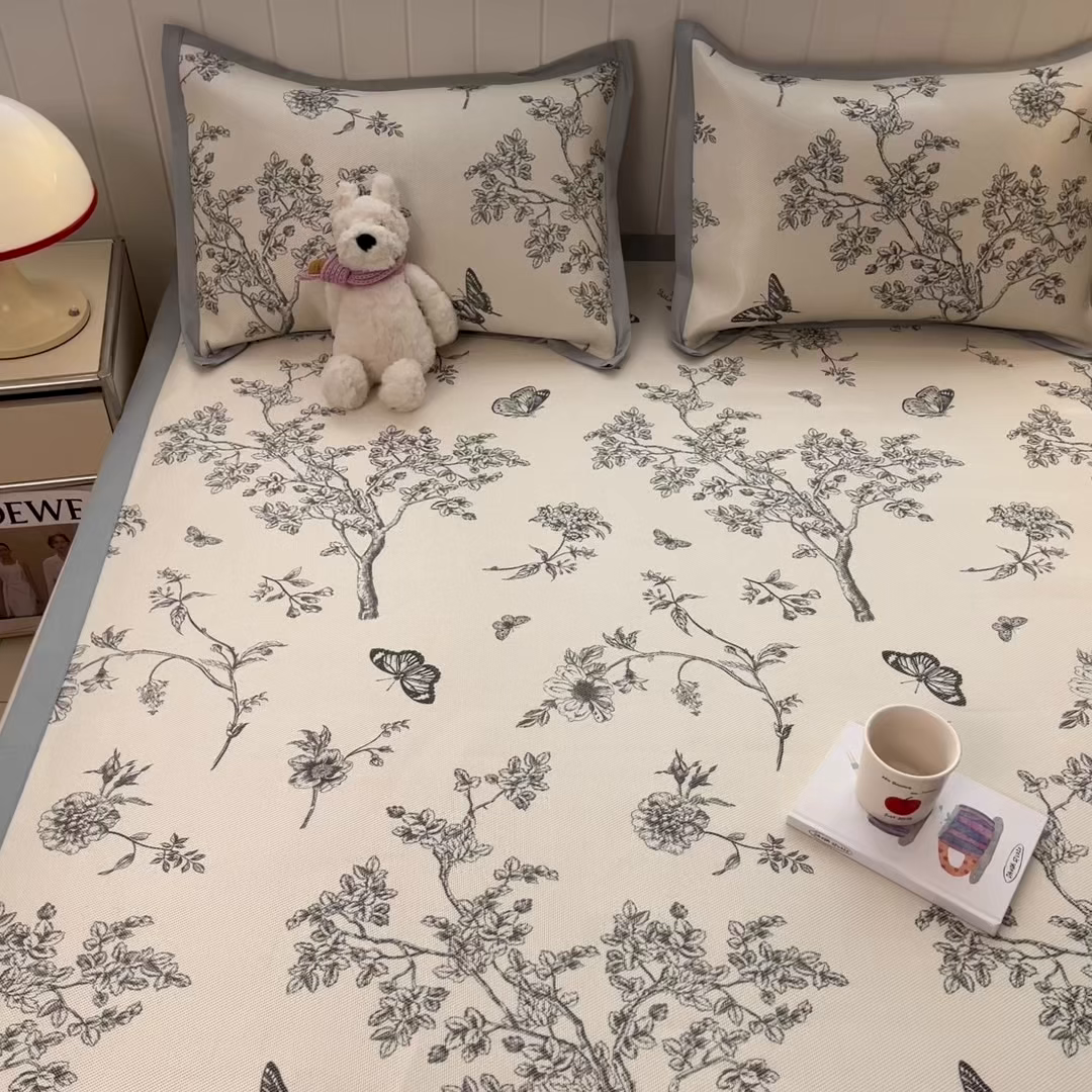 91家纺网 家纺一手货源 找家纺 安哆啦家纺 2025新款A类印花冰藤凉席针织棉牛奶丝夏被夏凉被空调被四件套 梦蝶