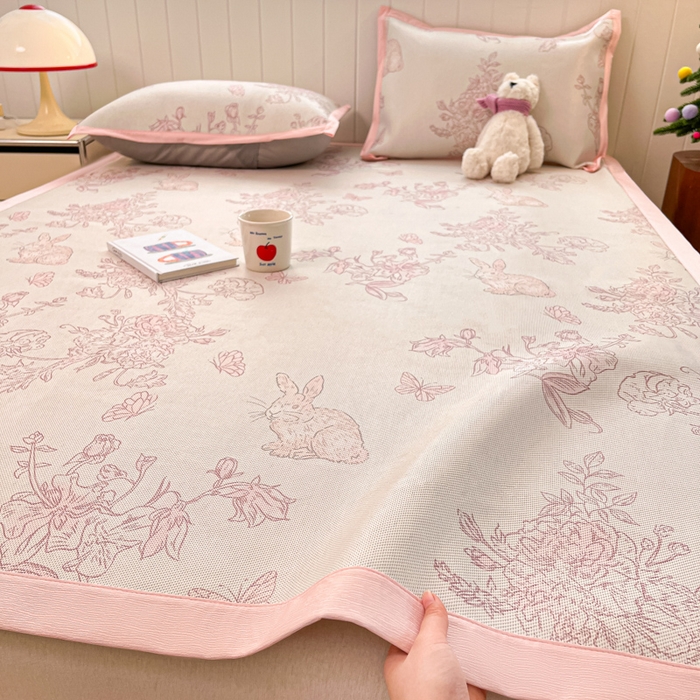 91家纺网 家纺一手货源 找家纺 安哆啦家纺 2025新款A类印花冰藤凉席针织棉牛奶丝夏被夏凉被空调被四件套 免小姐的花