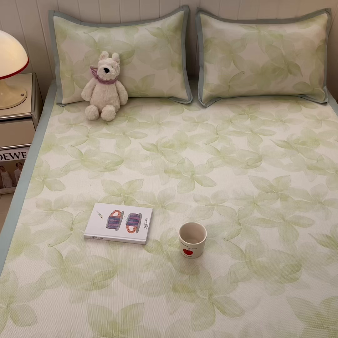 91家纺网 家纺一手货源 找家纺 安哆啦家纺 2025新款A类印花冰藤凉席针织棉牛奶丝夏被夏凉被空调被四件套 清新怡人