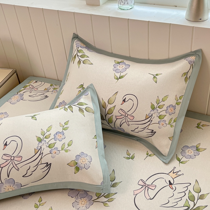 91家纺网 家纺一手货源 找家纺 安哆啦家纺 2025新款A类印花冰藤凉席针织棉牛奶丝夏被夏凉被空调被四件套 天鹅湖