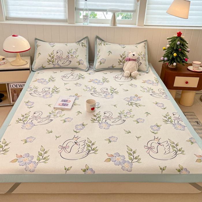 91家纺网 家纺一手货源 找家纺 安哆啦家纺 2025新款A类印花冰藤凉席针织棉牛奶丝夏被夏凉被空调被四件套 天鹅湖