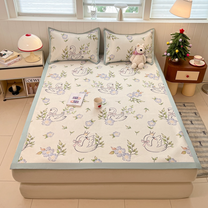 91家纺网 家纺一手货源 找家纺 安哆啦家纺 2025新款A类印花冰藤凉席针织棉牛奶丝夏被夏凉被空调被四件套 天鹅湖