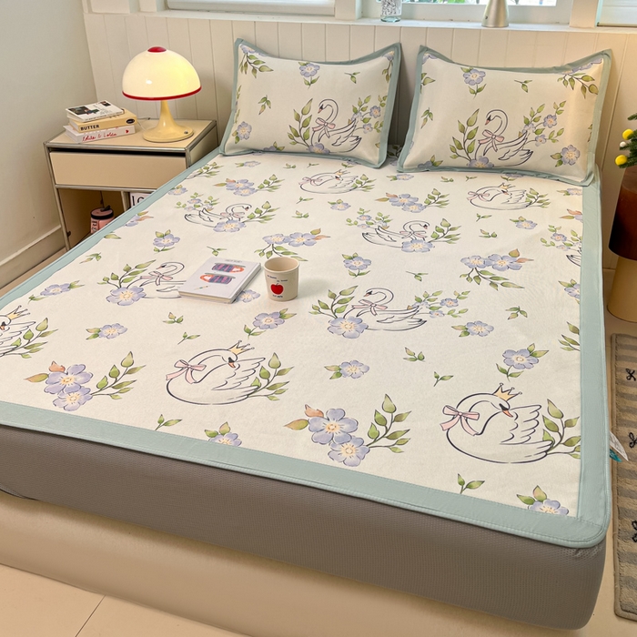 91家纺网 家纺一手货源 找家纺 安哆啦家纺 2025新款A类印花冰藤凉席针织棉牛奶丝夏被夏凉被空调被四件套 天鹅湖