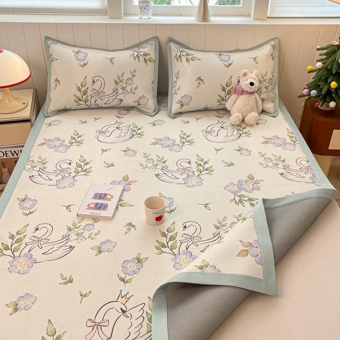 91家纺网 家纺一手货源 找家纺 安哆啦家纺 2025新款A类印花冰藤凉席针织棉牛奶丝夏被夏凉被空调被四件套 天鹅湖