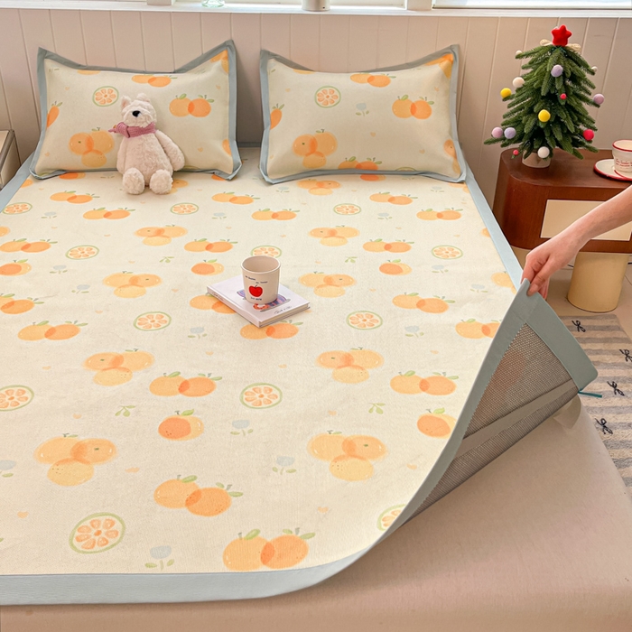 91家纺网 家纺一手货源 找家纺 安哆啦家纺 2025新款A类印花冰藤凉席针织棉牛奶丝夏被夏凉被空调被四件套 小橘子