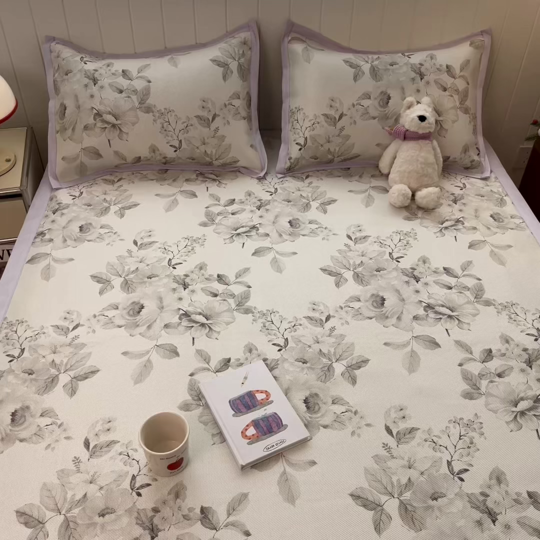 91家纺网 家纺一手货源 找家纺 安哆啦家纺 2025新款A类印花冰藤凉席针织棉牛奶丝夏被夏凉被空调被四件套 写意人生
