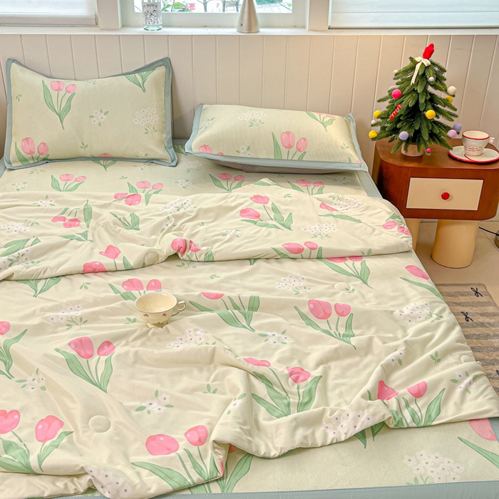 91家纺网 家纺一手货源 找家纺 安哆啦家纺 2025新款A类印花冰藤凉席针织棉牛奶丝夏被夏凉被空调被四件套 郁金香