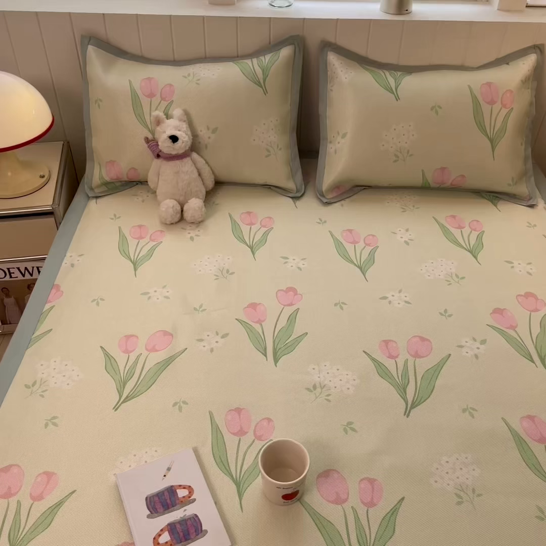 91家纺网 家纺一手货源 找家纺 安哆啦家纺 2025新款A类印花冰藤凉席针织棉牛奶丝夏被夏凉被空调被四件套 郁金香