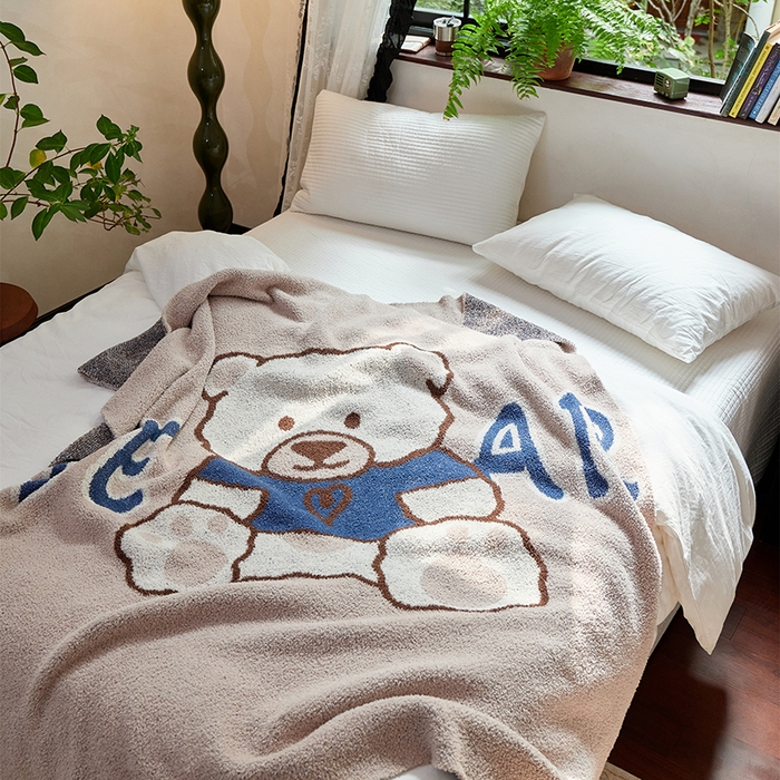 91家纺网 家纺一手货源 找家纺 暖绵绵2025新款半边绒涤纶混纺毯子抱枕套 贝塔斯