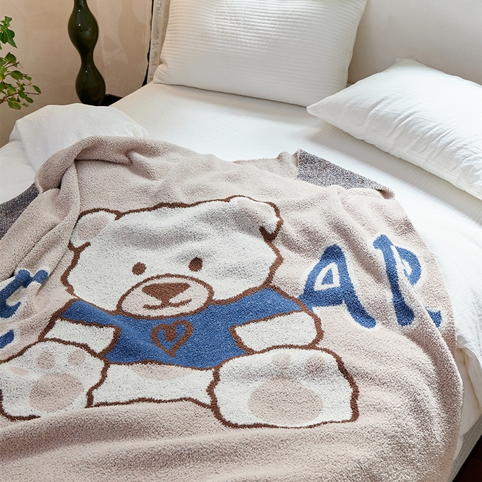 91家纺网 家纺一手货源 找家纺 暖绵绵2025新款半边绒涤纶混纺毯子抱枕套 贝塔斯