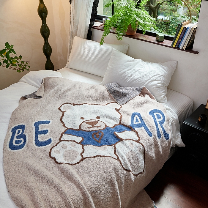 91家纺网 家纺一手货源 找家纺 暖绵绵2025新款半边绒涤纶混纺毯子抱枕套 贝塔斯