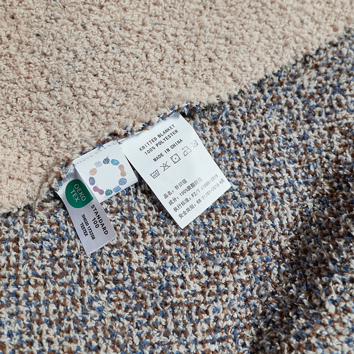 91家纺网 家纺一手货源 找家纺 暖绵绵2025新款半边绒涤纶混纺毯子抱枕套 贝塔斯