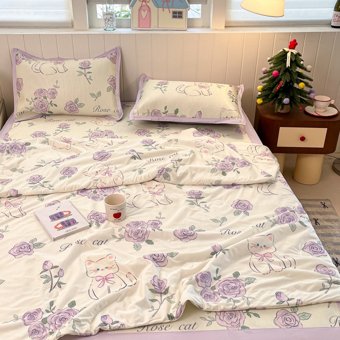 91家纺网 家纺一手货源 找家纺 安哆啦家纺 2025新款A类印花冰藤凉席针织棉牛奶丝夏被夏凉被空调被四件套 紫花猫