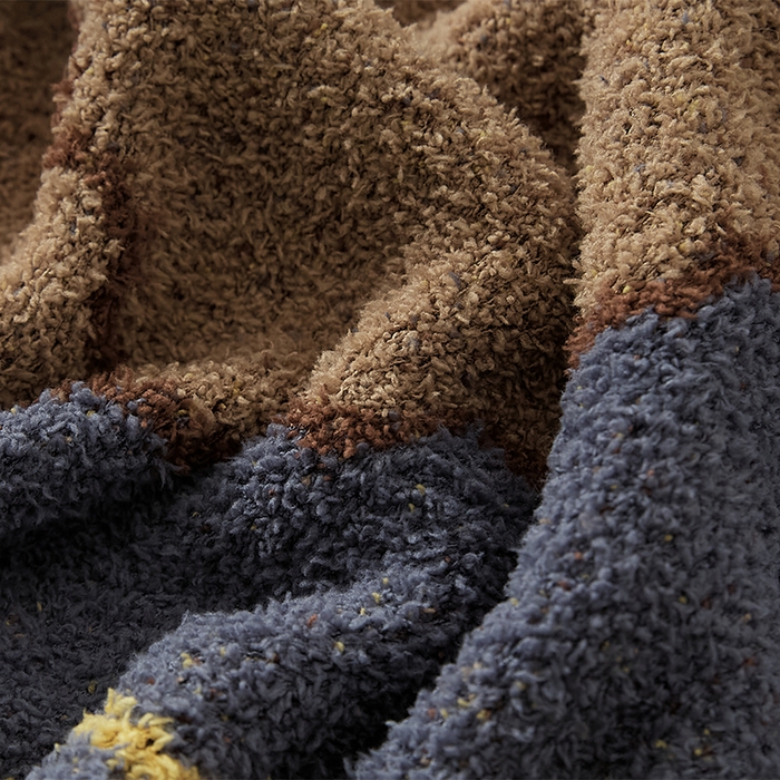 91家纺网 家纺一手货源 找家纺 暖绵绵2025新款半边绒涤纶混纺毯子抱枕套 布维德