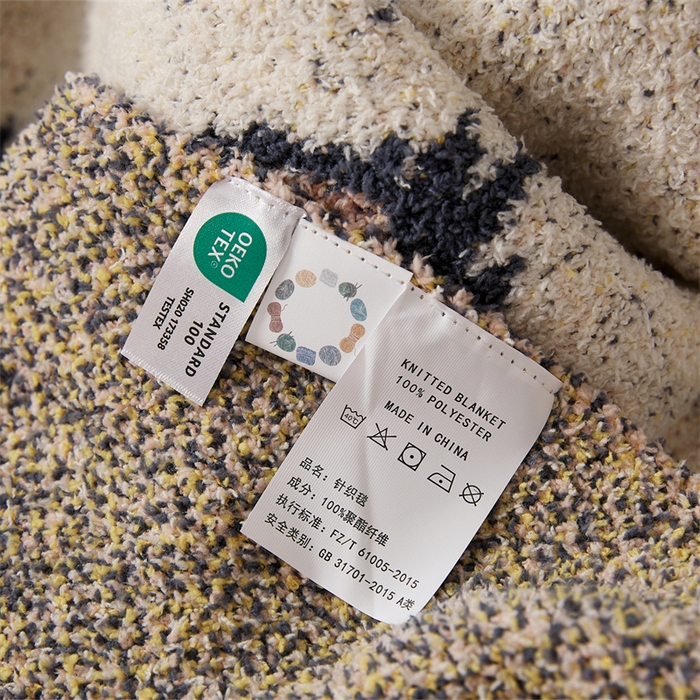 91家纺网 家纺一手货源 找家纺 暖绵绵2025新款半边绒涤纶混纺毯子抱枕套 鲁西格