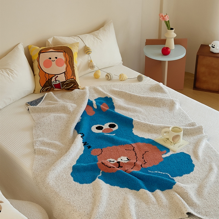 91家纺网 家纺一手货源 找家纺 暖绵绵2025新款半边绒涤纶混纺毯子抱枕套 比恩兔