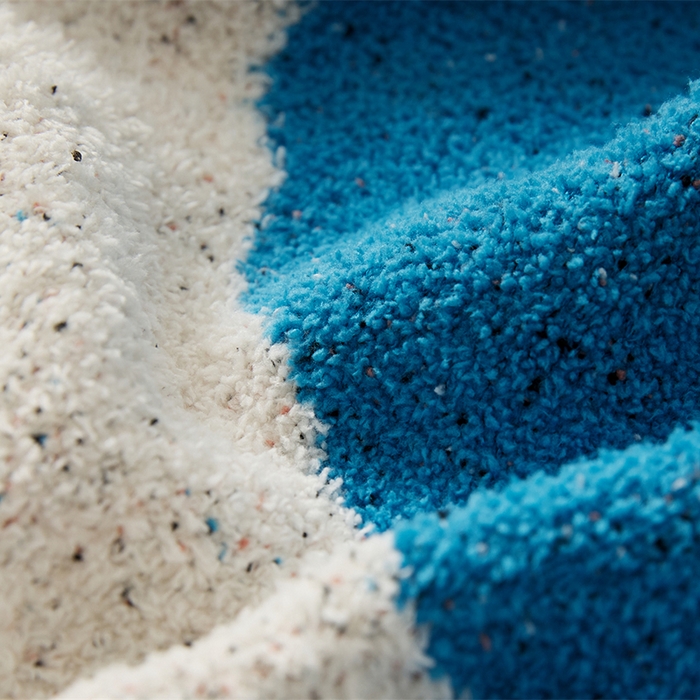 91家纺网 家纺一手货源 找家纺 暖绵绵2025新款半边绒涤纶混纺毯子抱枕套 比恩兔