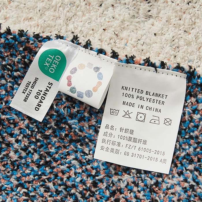 91家纺网 家纺一手货源 找家纺 暖绵绵2025新款半边绒涤纶混纺毯子抱枕套 比恩兔