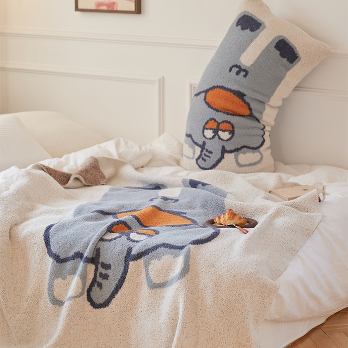 91家纺网 家纺一手货源 找家纺 暖绵绵2025新款半边绒涤纶混纺毯子抱枕套 艾雅达