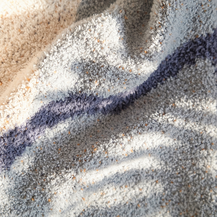 91家纺网 家纺一手货源 找家纺 暖绵绵2025新款半边绒涤纶混纺毯子抱枕套 艾雅达