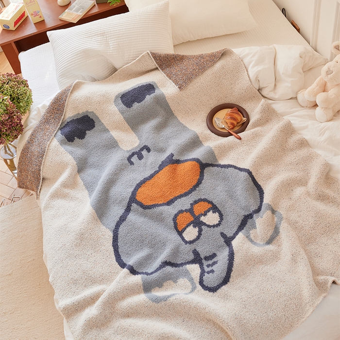 91家纺网 家纺一手货源 找家纺 暖绵绵2025新款半边绒涤纶混纺毯子抱枕套 艾雅达