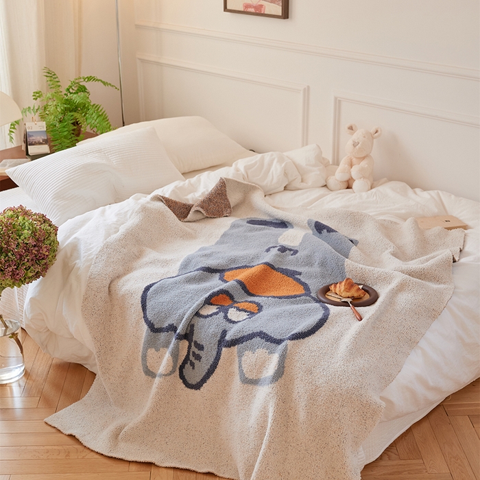 91家纺网 家纺一手货源 找家纺 暖绵绵2025新款半边绒涤纶混纺毯子抱枕套 艾雅达