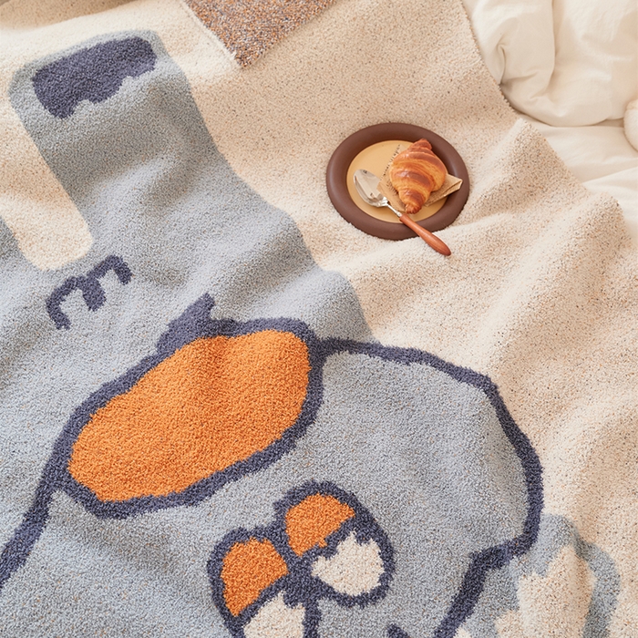 91家纺网 家纺一手货源 找家纺 暖绵绵2025新款半边绒涤纶混纺毯子抱枕套 艾雅达