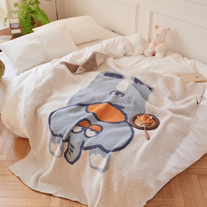 91家纺网 家纺一手货源 找家纺 暖绵绵2025新款半边绒涤纶混纺毯子抱枕套 艾雅达