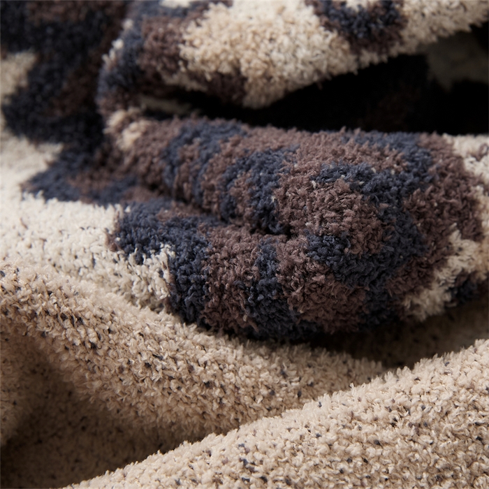 91家纺网 家纺一手货源 找家纺 暖绵绵2025新款半边绒涤纶混纺毯子抱枕套 菲比