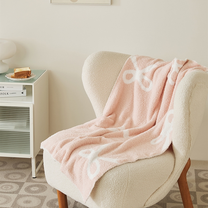 91家纺网 家纺一手货源 找家纺 暖绵绵2025新款半边绒涤纶混纺毯子抱枕套 代芙粉