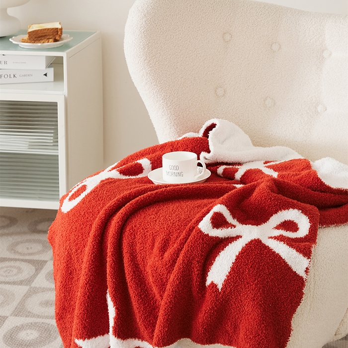 91家纺网 家纺一手货源 找家纺 暖绵绵2025新款半边绒涤纶混纺毯子抱枕套 代芙红