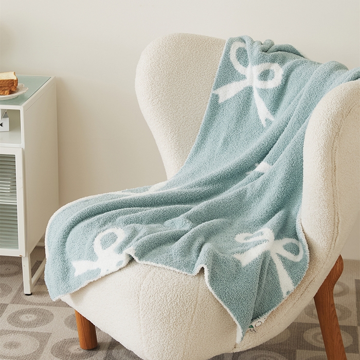 暖绵绵2025新款半边绒涤纶混纺毯子抱枕套 代芙雅兰