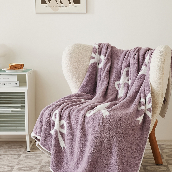 91家纺网 家纺一手货源 找家纺 暖绵绵2025新款半边绒涤纶混纺毯子抱枕套 代芙紫