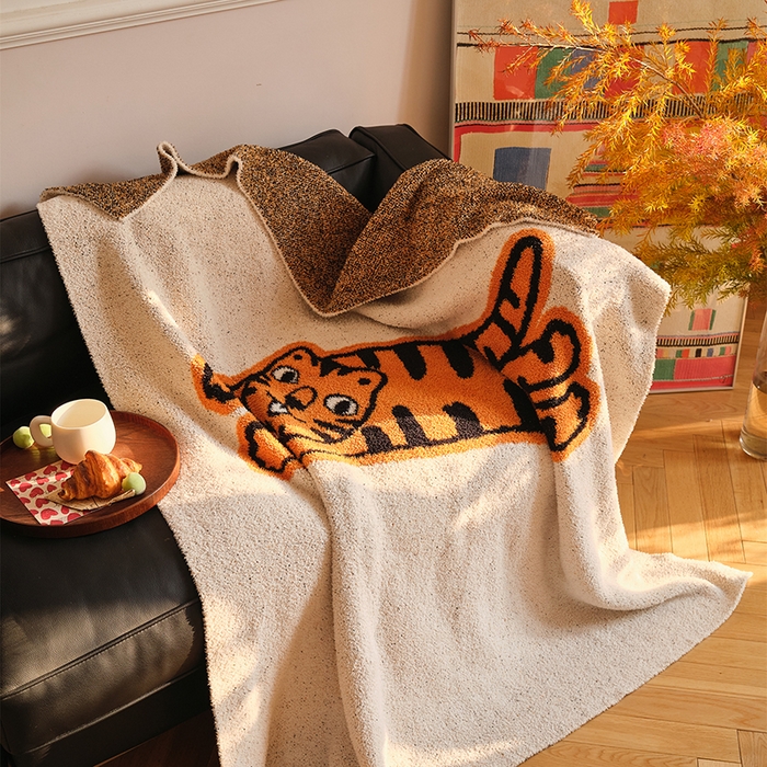 91家纺网 家纺一手货源 找家纺 暖绵绵2025新款半边绒涤纶混纺毯子抱枕套 沃虎