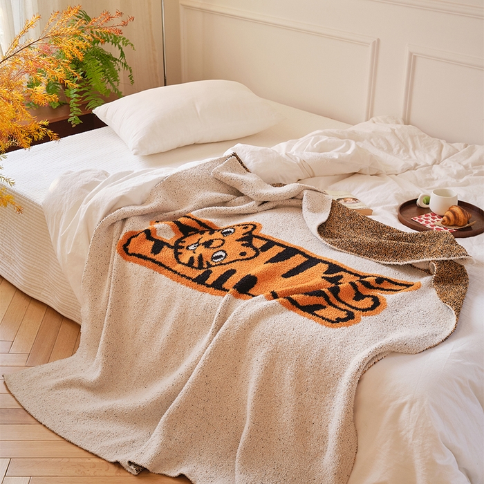 91家纺网 家纺一手货源 找家纺 暖绵绵2025新款半边绒涤纶混纺毯子抱枕套 沃虎