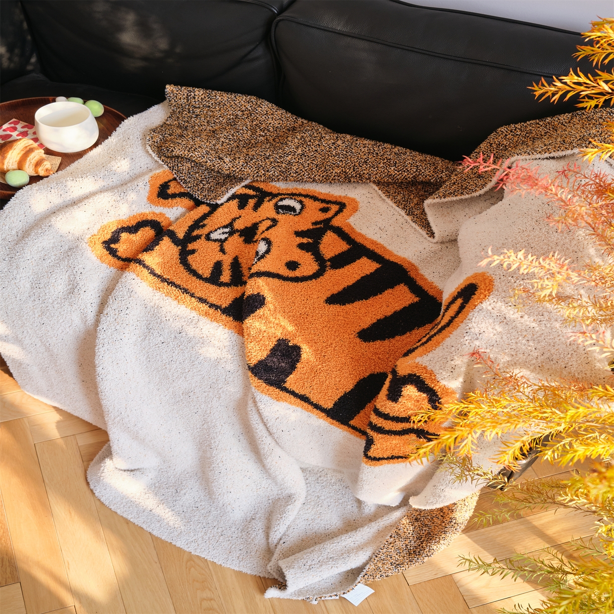 91家纺网 家纺一手货源 找家纺 暖绵绵2025新款半边绒涤纶混纺毯子抱枕套 沃虎