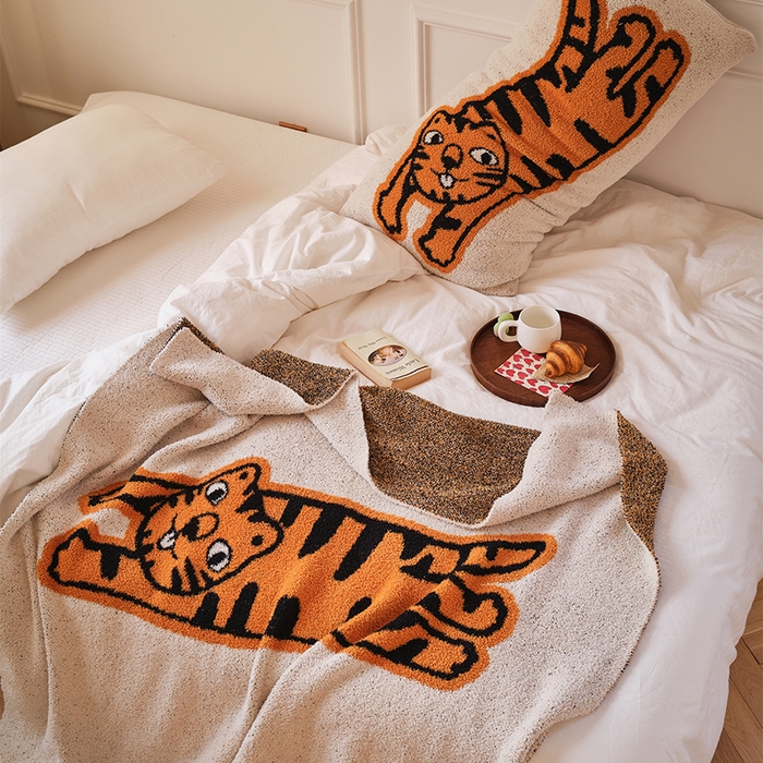 91家纺网 家纺一手货源 找家纺 暖绵绵2025新款半边绒涤纶混纺毯子抱枕套 沃虎