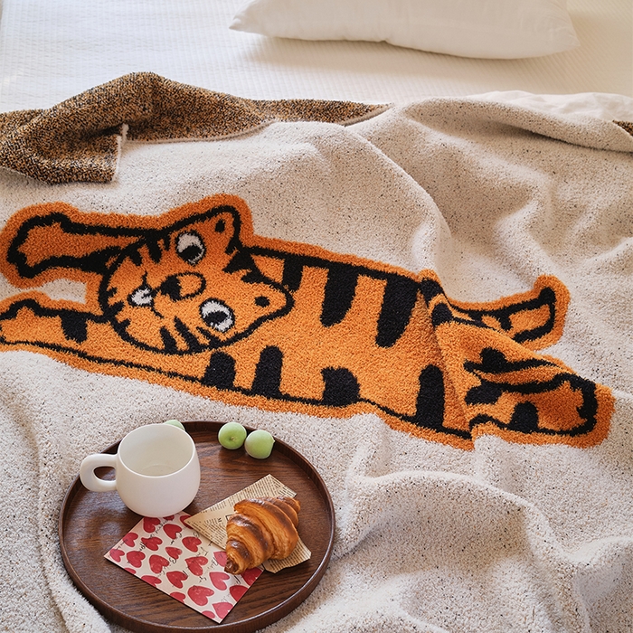 91家纺网 家纺一手货源 找家纺 暖绵绵2025新款半边绒涤纶混纺毯子抱枕套 沃虎