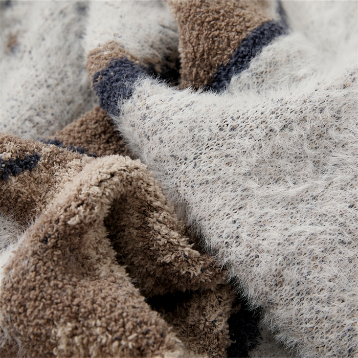 91家纺网 家纺一手货源 找家纺 暖绵绵2025新款半边绒涤纶混纺毯子抱枕套 卡特