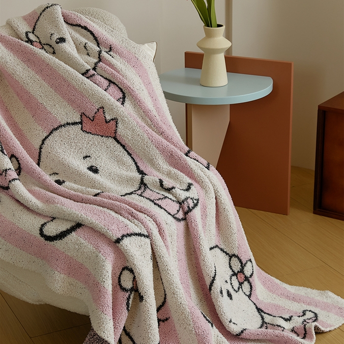 91家纺网 家纺一手货源 找家纺 暖绵绵2025新款半边绒涤纶混纺毯子抱枕套 斯内克-粉