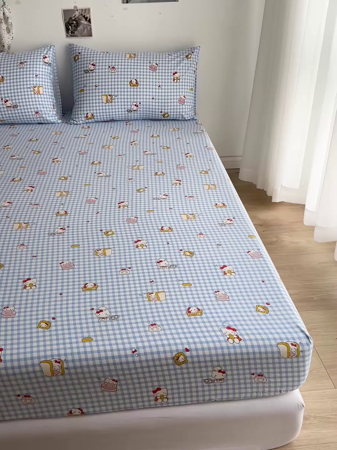 91家纺网 家纺一手货源 找家纺 罗亿家纺 2025新款卡通水洗云朵棉110g单床笠 蓝格子小猫