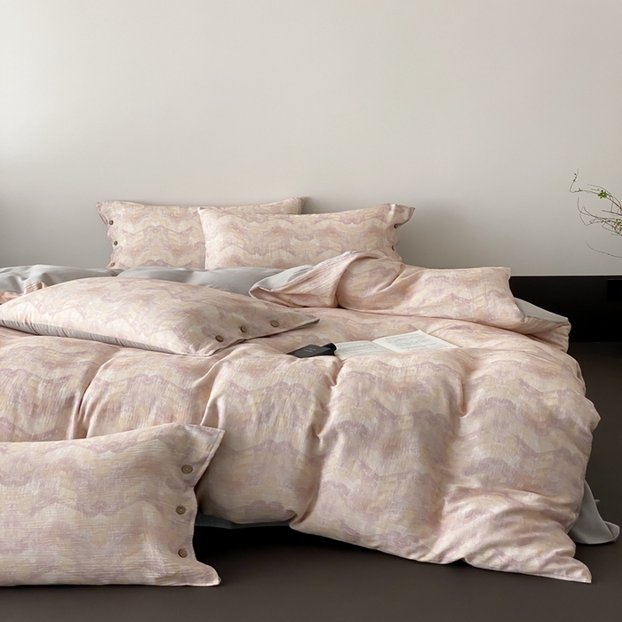 91家纺网 家纺一手货源 找家纺 （总）赫帛 2025新款数码印花皱皱纱60支全棉双层纱四件套--云岫霓裳