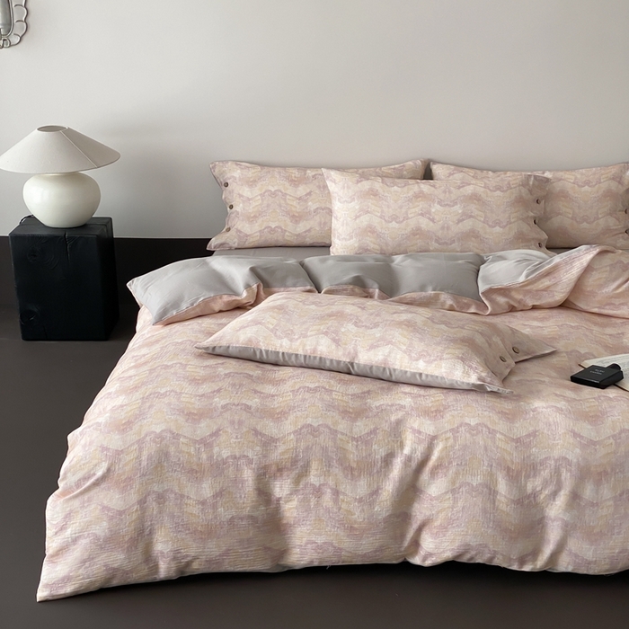 91家纺网 家纺一手货源 找家纺 （总）赫帛 2025新款数码印花皱皱纱60支全棉双层纱四件套--云岫霓裳