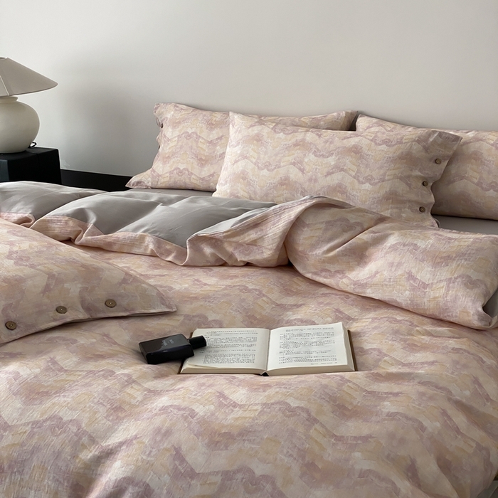 91家纺网 家纺一手货源 找家纺 （总）赫帛 2025新款数码印花皱皱纱60支全棉双层纱四件套--云岫霓裳